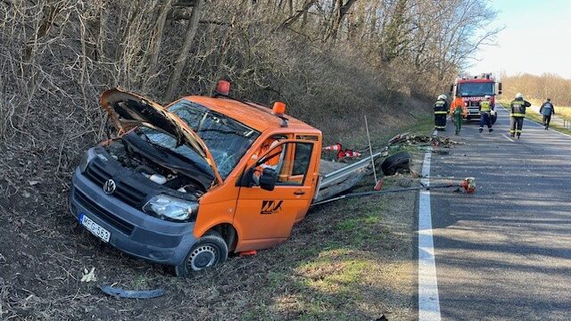 Három balesetben négy közutas sérült meg az elmúlt hetekben, a Magyar Közút fokozott figyelmet kér a közlekedőktől